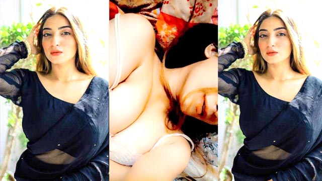 Horny Pakistani Girlfriend Teasing Showing Boobs Showing